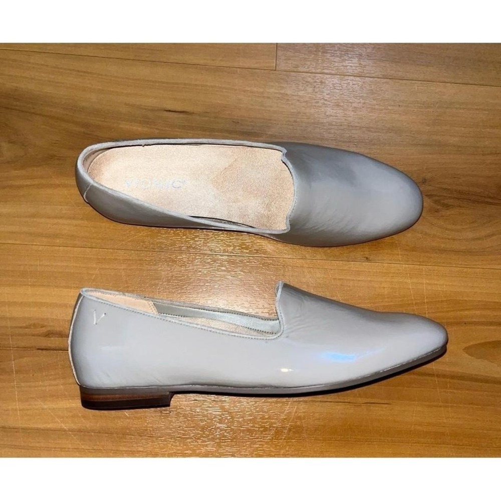 Womens NWOT Vionic Willa II Patent Leather Loafer Taupe Flats